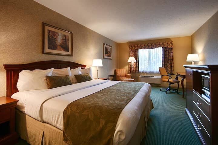 Room 4 of 18