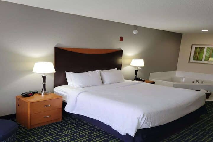 Room 8 of 17