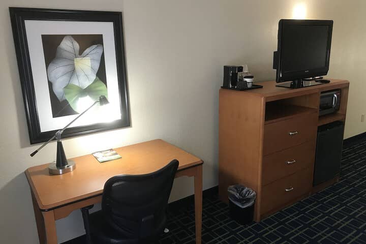 Room 4 of 17